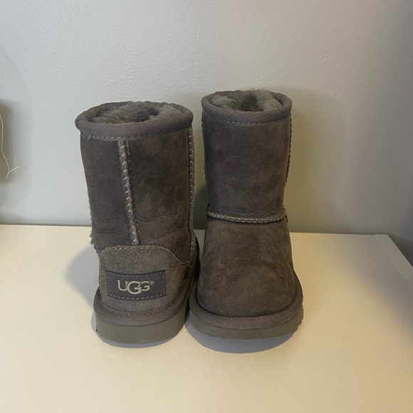 Toddler UGG Classic Short Gray Boots 7c - Picture 2 of 8
